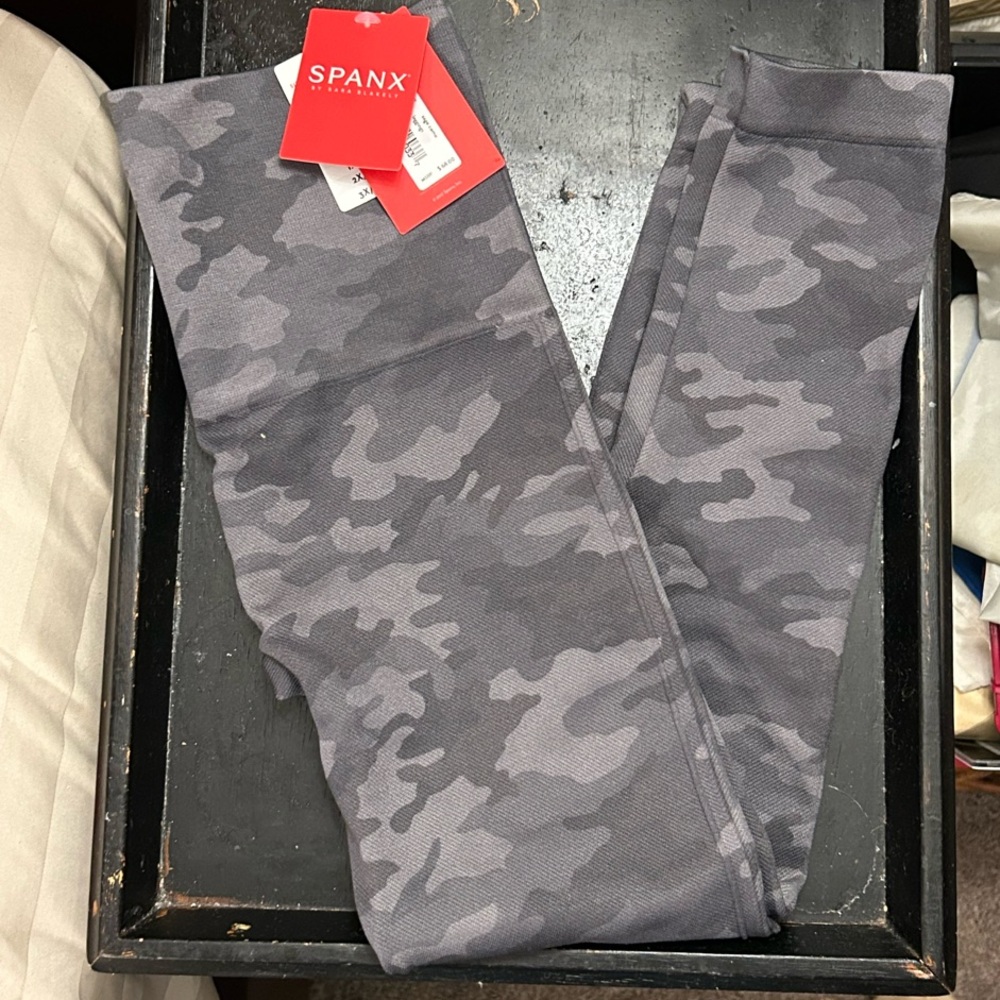 NWT-SPANX Gray Camouflage Leggings
